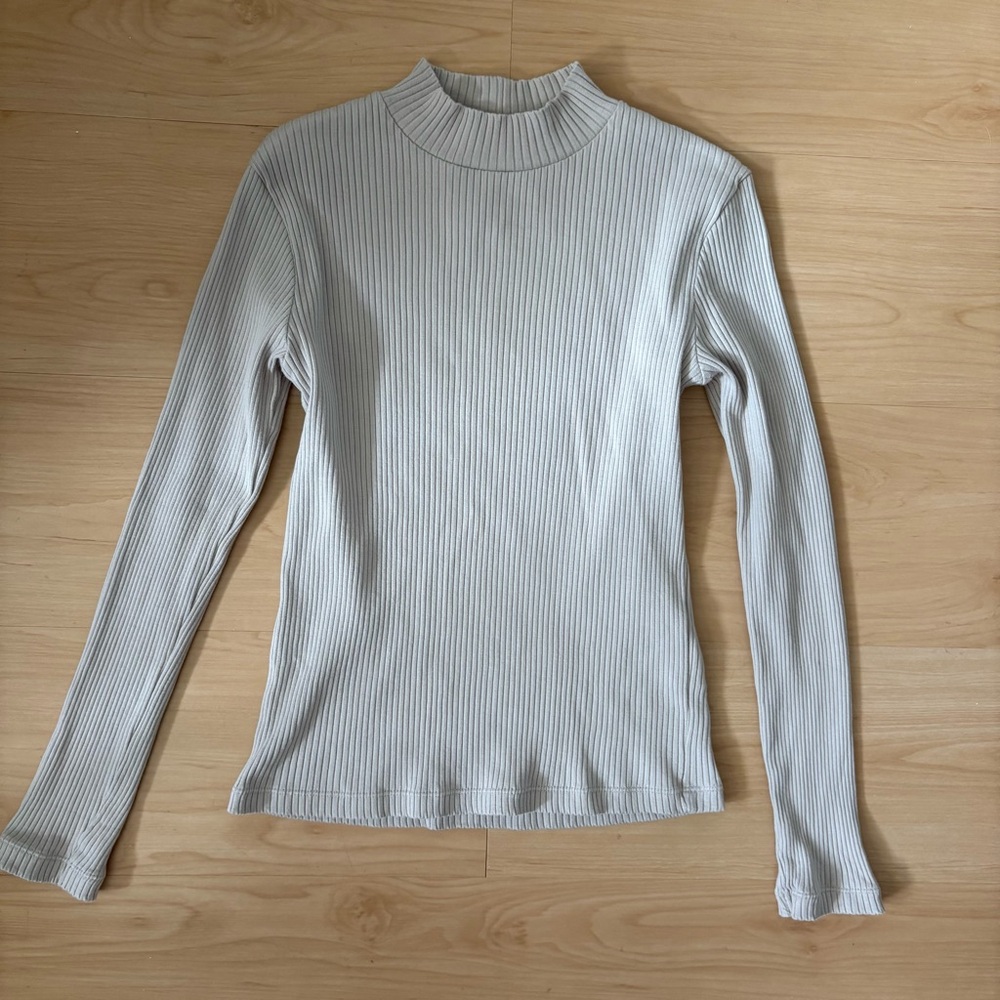 Uniqlo Ribbed Beige Turtleneck Shirt Size Small Neutral Long Sleeve - Picture 4 of 9